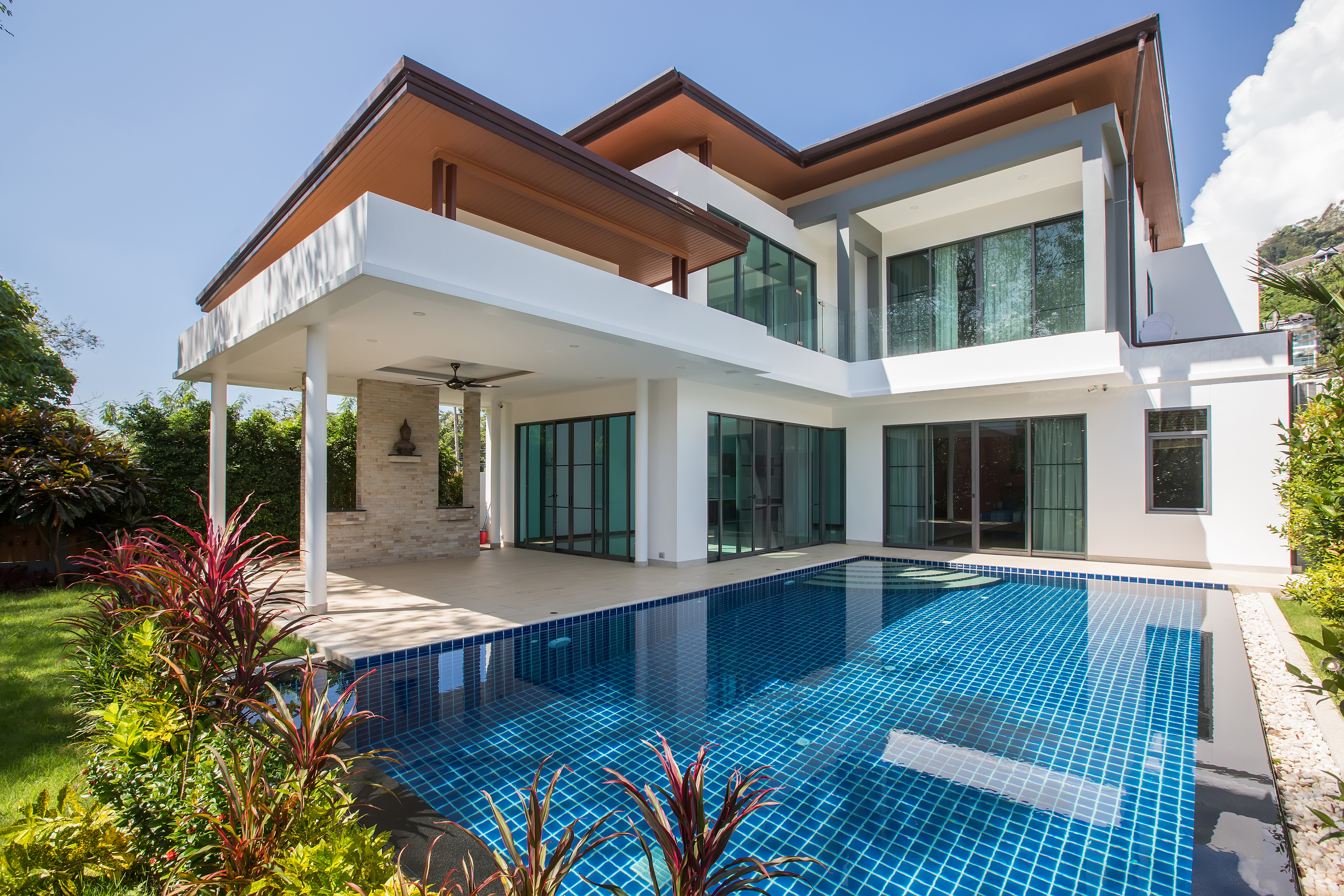 Villa with a large swimming pool outside dining in Phuket