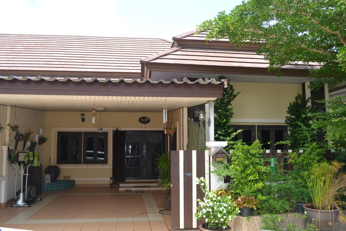 Bungalow is set within Chaofa Gardens a central location Chalong Phuket