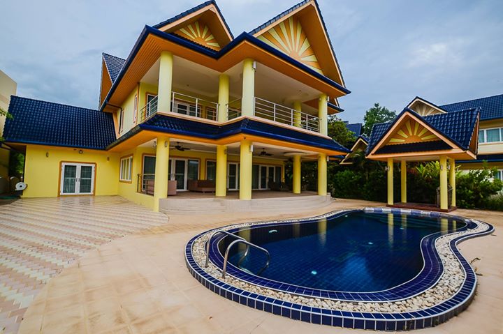 6-Bedroom Villa for rent in Rawai Thailand