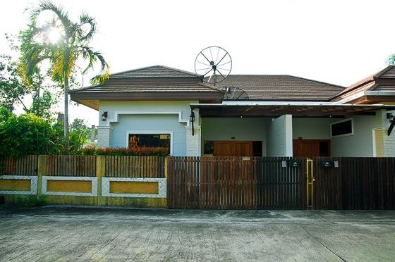 Private house with swimming pool in Chalong Phuket