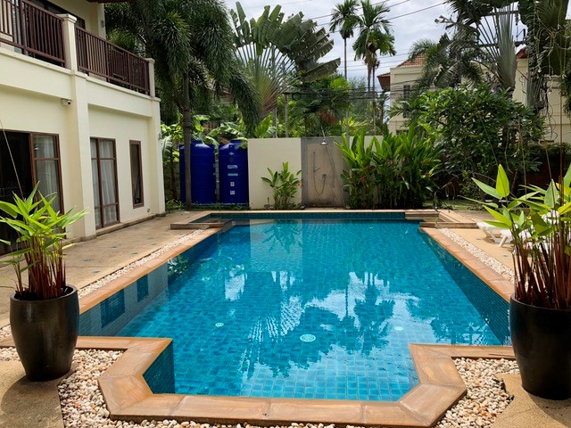 Surin Beach 5 Bedroom Spacious Villa with Large Yard in Phuket