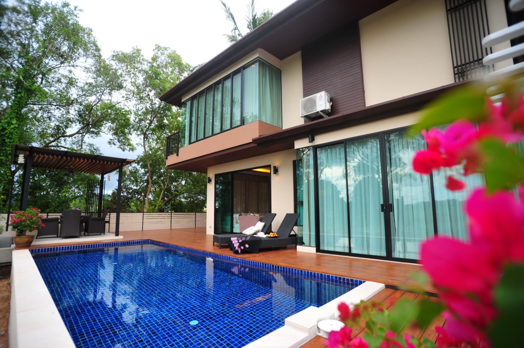 3 bed room Villa with 3 bath rooms in Thalang