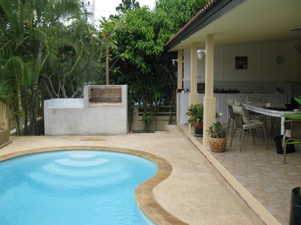 Fabulous 5 bedroom Pool Villa, Just a short walk to Rawai beach