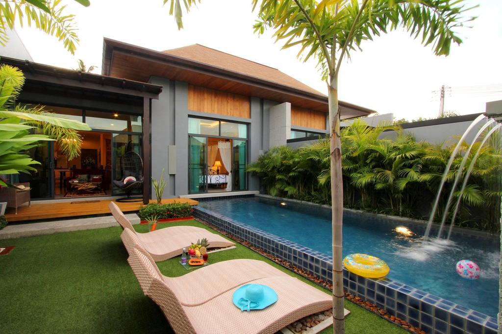 Tropical gardens 2 bedroom private pool villa in Rawai Phuket