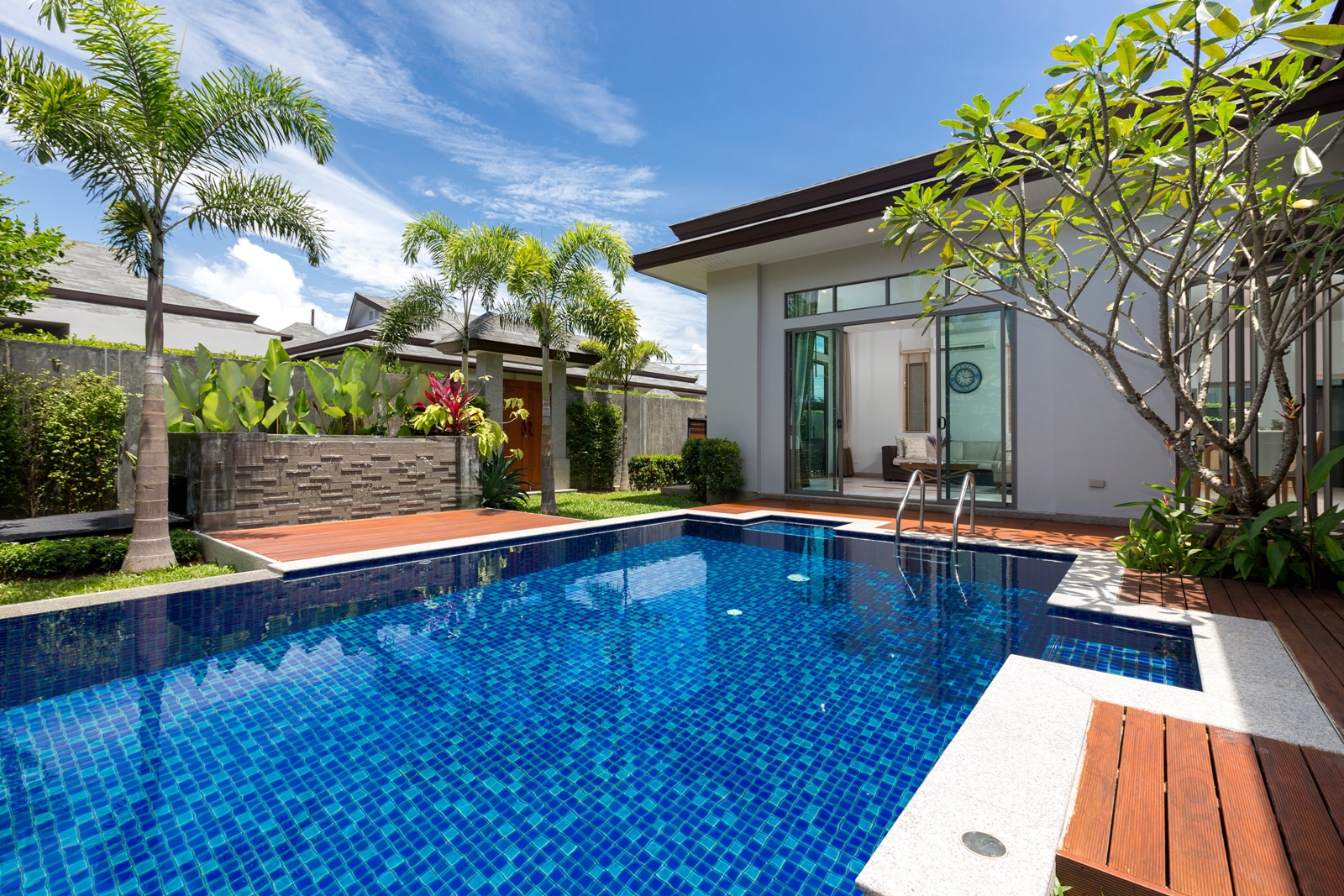 Villas 2, 3 and 4 bed rooms on varying plot sizes in Phuket