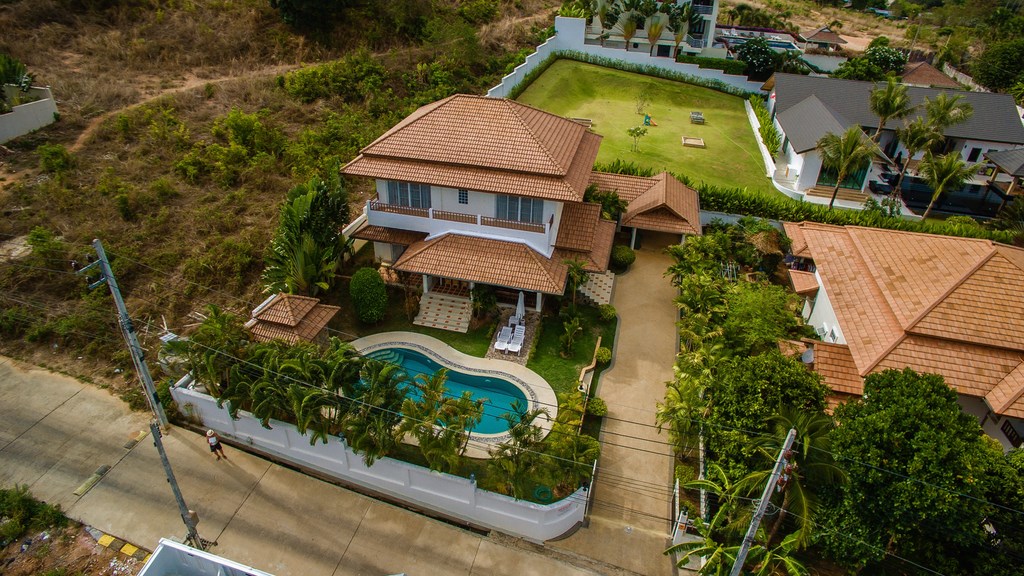 Vacation two-storey modern house in Rawai Phuket