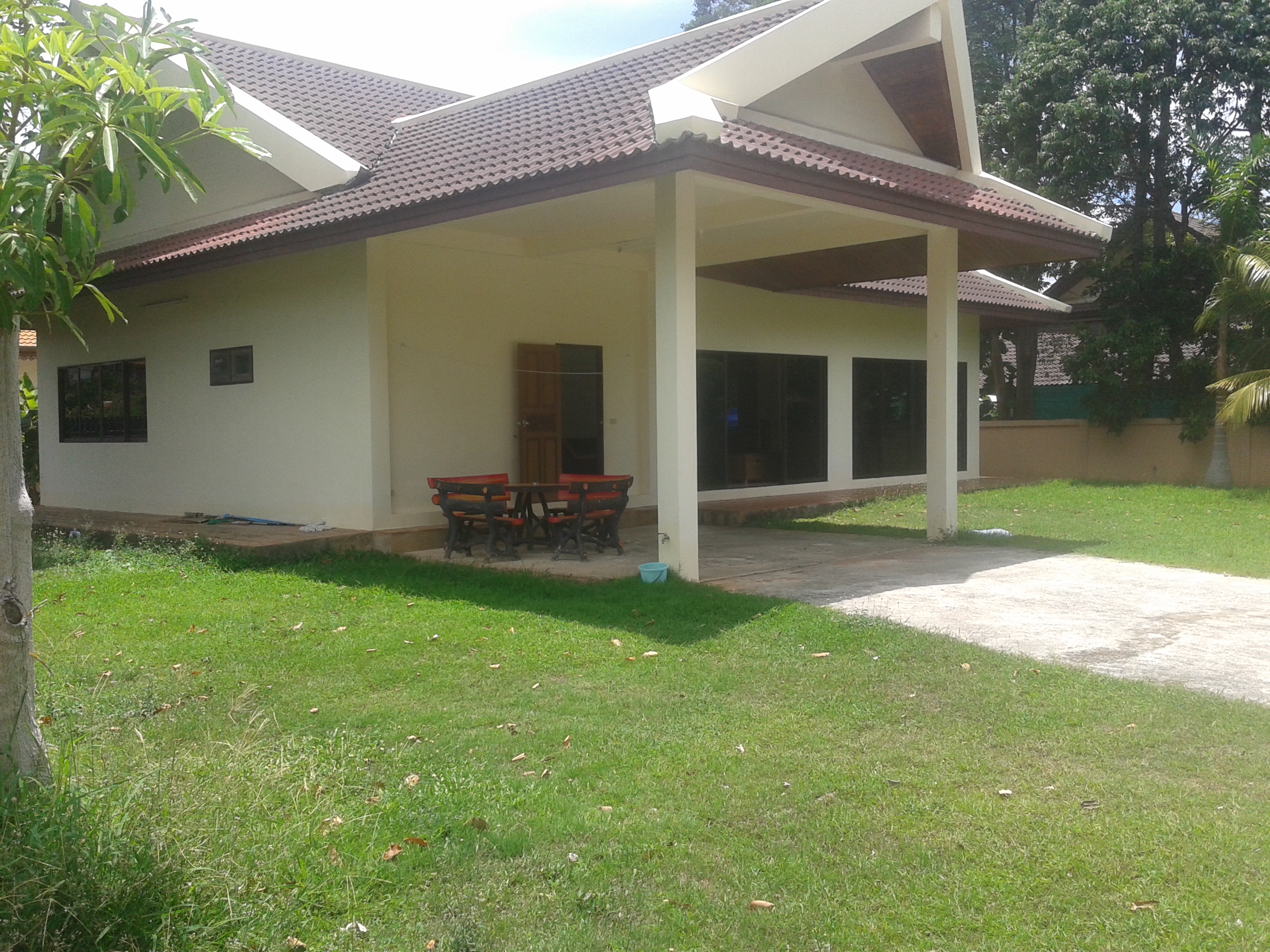 Budget price villa 3 bedrooms in Rawai Phuket