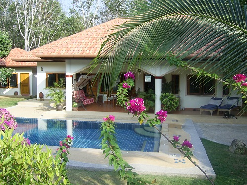 Spacious property in 1,000sqm garden. Private 9x4m pool in rawai Phuket