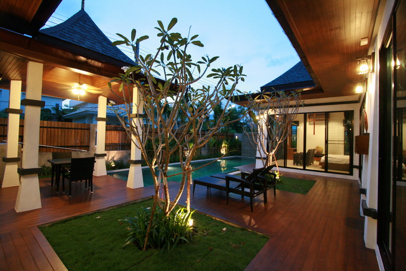 Pool villa with a living area of 300 sqm built-up area 350 sqm land area in Rawai Phuket