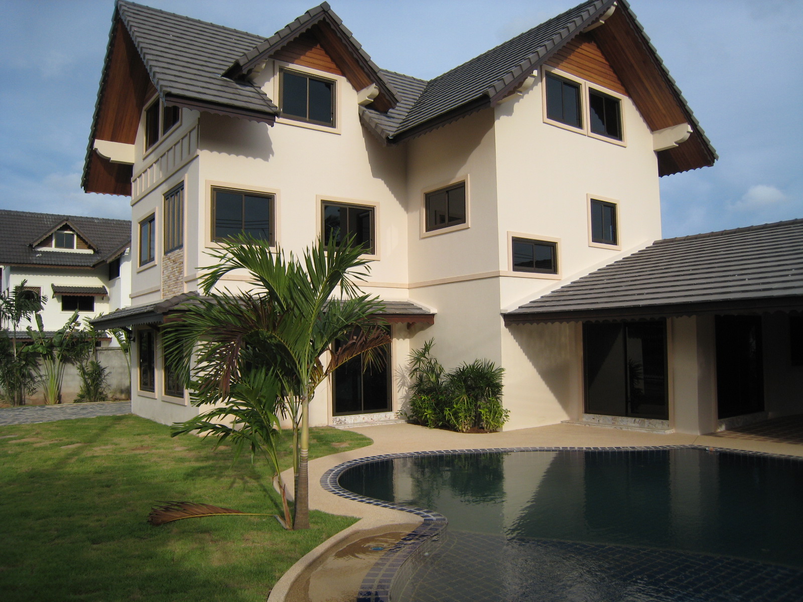 Pool Villa on area of 280 SQM and land area of 775 SQM