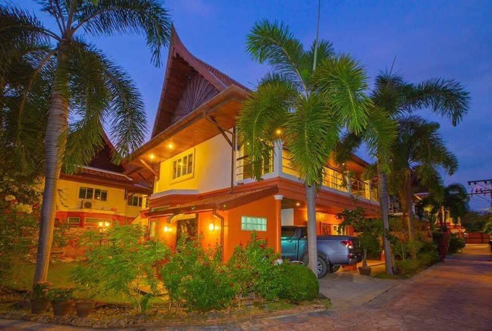 Samkee Village 4 rooms villa shared pool in Phuket