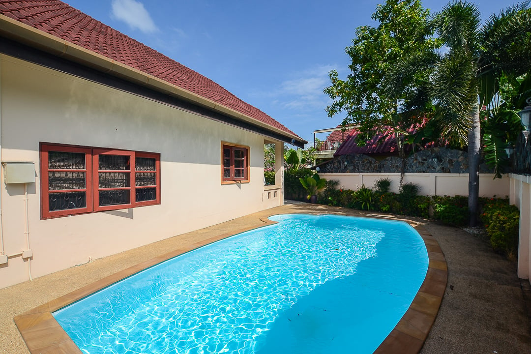 Beautiful 2 bed 2 bathroom garden pool villa in quiet lane in Rawai Phuket