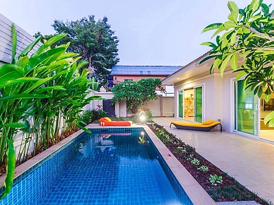 Pool Villa 3 bedrooms and 2 bathrooms in Chalong Phuket