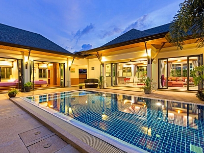 Villa 4 Bedrooms , 4 bathrooms,  All have A/C in Rawai Phuket