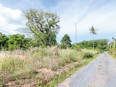 Land size 1025 sq.m or 0.5 rai with dimension 25 by 41m in Rawai Phuket