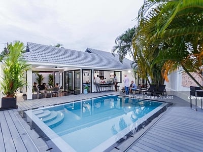 Luxury brand new pool villa in Rawai Phuket