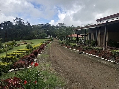 FINCA CON RESIDENCIAS