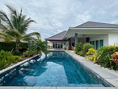 ARIA : Luxurious 5 Bed 4 Bath Pool Villa in Thab Tai HuaHin