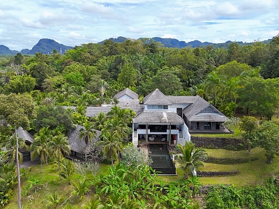 Luxurious Oceanfront Villa with 5 Bedrooms and Expansive Land for Sale in Ao Luak, Krabi