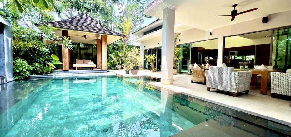 Exquisite Four Bedroom Pool Villa For Rent in Soi Pasak 8
