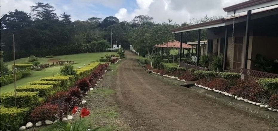 FINCA CON RESIDENCIAS