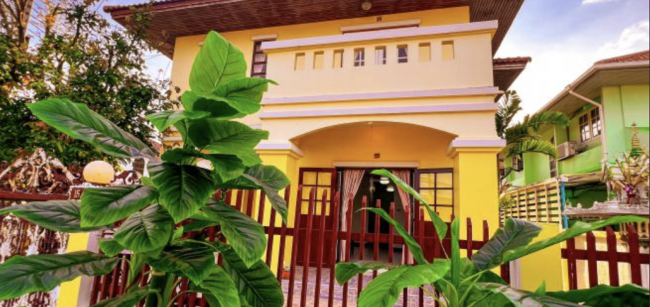 Charming 5 Bed House in a Gated Community 20 Minutes from Don Mueng International Airport